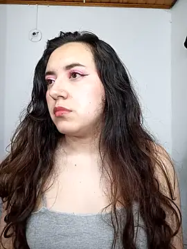 Snapshot of Emi_chik chatting on December 19, 2:23 am Emi chik online show from December 19, 2:23 am