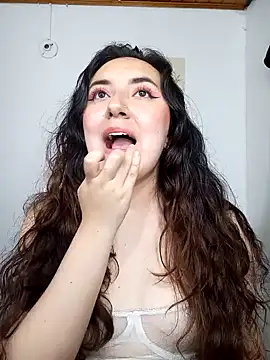 Snapshot of Emi_chik chatting on December 21, 3:03 am Emi chik online show from December 21, 3:03 am