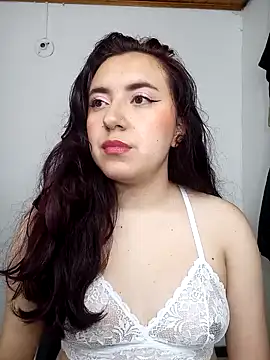 Snapshot of Emi_chik chatting on January 4, 11:00 am Emi chik online show from January 4, 11:00 am