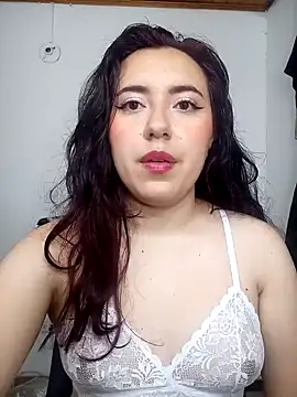 Snapshot of Emi_chik chatting on January 5, 2:06 am Emi chik online show from January 5, 2:06 am