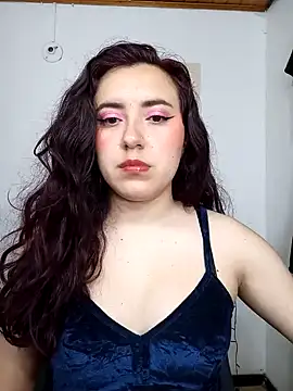 Snapshot of Emi_chik chatting on January 10, 10:17 am Emi chik online show from January 10, 10:17 am