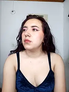 Snapshot of Emi_chik chatting on January 11, 2:52 am Emi chik online show from January 11, 2:52 am