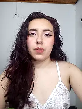 Snapshot of Emi_chik chatting on January 11, 10:51 am Emi chik online show from January 11, 10:51 am