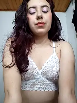 Snapshot of Emi_chik chatting on January 12, 2:56 am Emi chik online show from January 12, 2:56 am