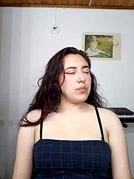 Snapshot of Emi_chik chatting on January 16, 11:15 am Emi chik online show from January 16, 11:15 am