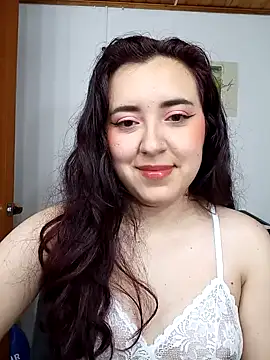 Snapshot of Emi_chik chatting on January 18, 10:39 am Emi chik online show from January 18, 10:39 am