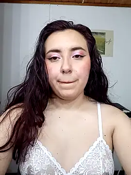 Snapshot of Emi_chik chatting on January 26, 2:14 am Emi chik online show from January 26, 2:14 am