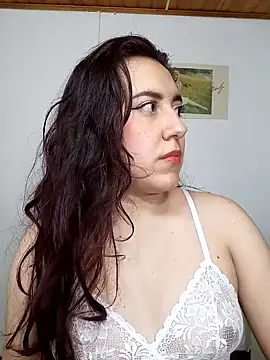 Snapshot of Emi_chik chatting on February 2, 2:27 am Emi chik online show from February 2, 2:27 am