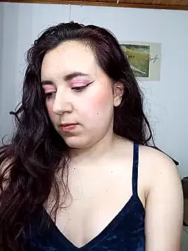 Snapshot of Emi_chik chatting on February 14, 4:58 am Emi chik online show from February 14, 4:58 am