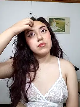 Snapshot of Emi_chik chatting on March 2, 4:28 am Emi chik online show from March 2, 4:28 am