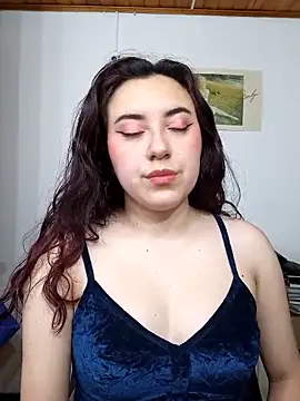 Snapshot of Emi_chik chatting on March 22, 7:36 am Emi chik online show from March 22, 7:36 am