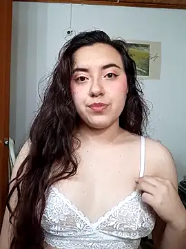 Snapshot of Emi_chik chatting on October 19, 10:16 am Emi chik online show from October 19, 10:16 am