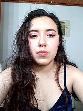 Snapshot of Emi_chik chatting on October 22, 10:59 am Emi chik online show from October 22, 10:59 am