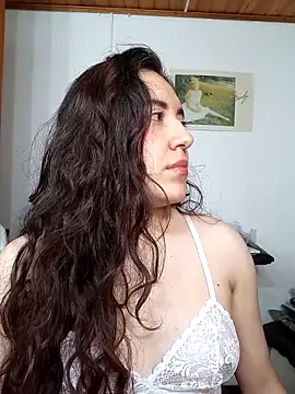 Snapshot of Emi_chik chatting on October 26, 10:43 am Emi chik online show from October 26, 10:43 am