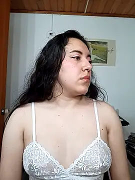 Snapshot of Emi_chik chatting on November 15, 11:29 am Emi chik online show from November 15, 11:29 am