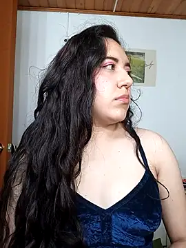 Snapshot of Emi_chik chatting on November 21, 11:09 am Emi chik online show from November 21, 11:09 am