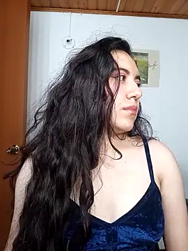 Snapshot of Emi_chik chatting on December 3, 10:24 am Emi chik online show from December 3, 10:24 am