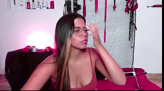 Snapshot of Megaan_Greey chatting on January 10, 3:27 pm Megaan Greey online show from January 10, 3:27 pm