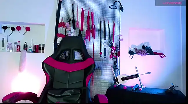 Snapshot of Megaan_Greey chatting on January 19, 9:23 pm Megaan Greey online show from January 19, 9:23 pm