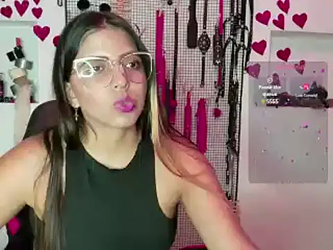 Snapshot of Megaan_Greey chatting on March 21, 9:34 pm Megaan Greey online show from March 21, 9:34 pm