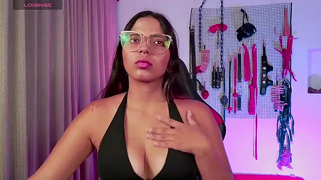 Snapshot of Megaan_Greey chatting on October 11, 9:35 pm Megaan Greey online show from October 11, 9:35 pm