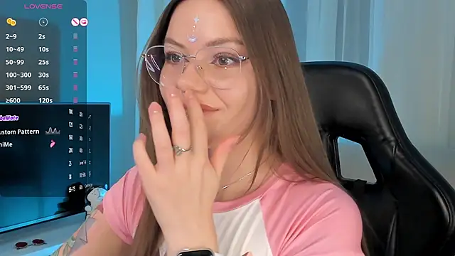 Snapshot of Marta_May_ chatting on December 12, 7:59 pm Marta May online show from December 12, 7:59 pm