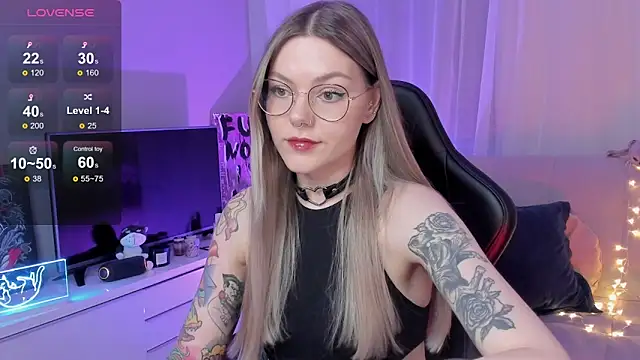 Snapshot of Marta_May_ chatting on October 8, 6:16 pm Marta May online show from October 8, 6:16 pm