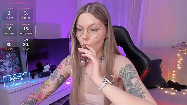 Snapshot of Marta_May_ chatting on October 10, 5:23 pm Marta May online show from October 10, 5:23 pm