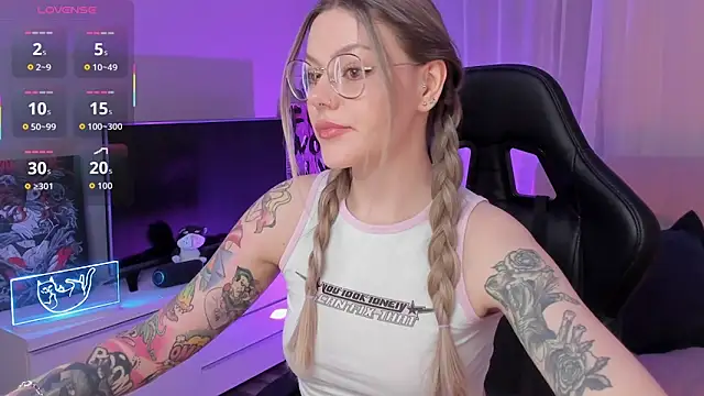 Snapshot of Marta_May_ chatting on October 12, 5:23 pm Marta May online show from October 12, 5:23 pm