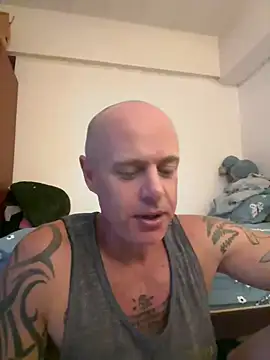 luv2masterb8247 online show from December 3, 5:20 am