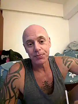 luv2masterb8247 online show from December 4, 5:16 am