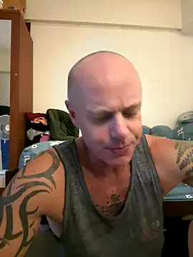 luv2masterb8247 online show from December 6, 5:20 am