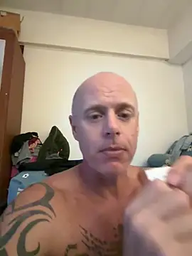 luv2masterb8247 online show from December 13, 7:25 am