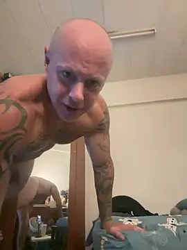 luv2masterb8247 online show from December 20, 5:14 am