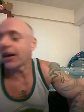 luv2masterb8247 online show from December 23, 4:33 am