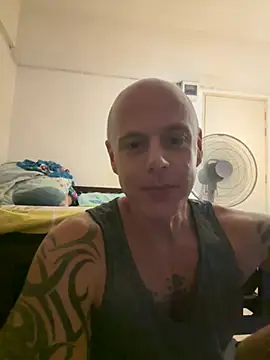 luv2masterb8247 online show from December 30, 4:42 am