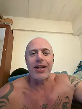 luv2masterb8247 online show from January 2, 6:29 am