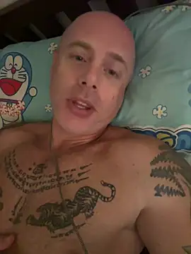 luv2masterb8247 online show from January 7, 12:45 am