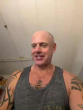 luv2masterb8247 online show from January 7, 4:18 am