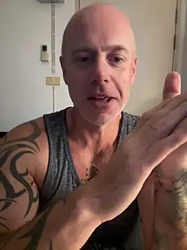 luv2masterb8247 online show from January 18, 7:49 am