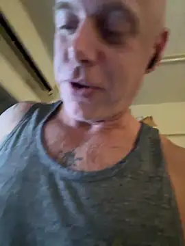 luv2masterb8247 online show from January 22, 12:27 am