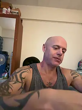 luv2masterb8247 online show from January 22, 4:23 am