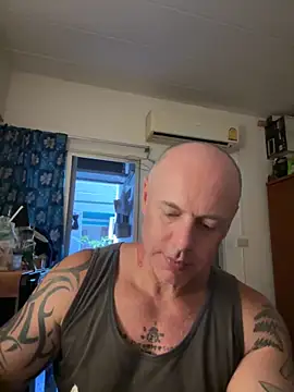 luv2masterb8247 online show from February 11, 4:22 am