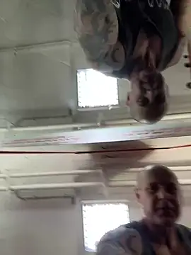 luv2masterb8247 online show from February 16, 2:09 am