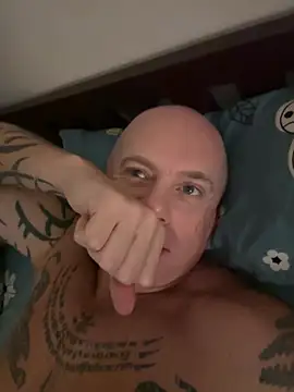 luv2masterb8247 online show from February 26, 12:38 am