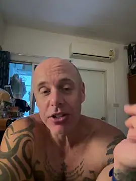 luv2masterb8247 online show from March 4, 5:11 am