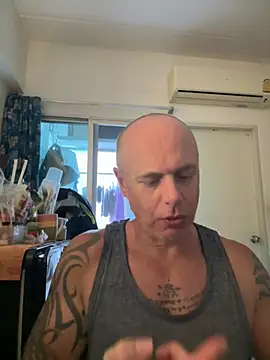 luv2masterb8247 online show from March 18, 5:09 am