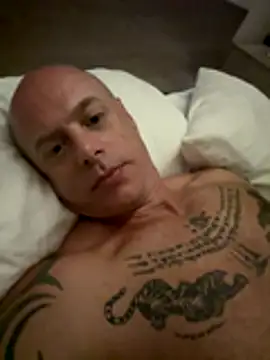 luv2masterb8247 online show from December 20, 11:23 pm