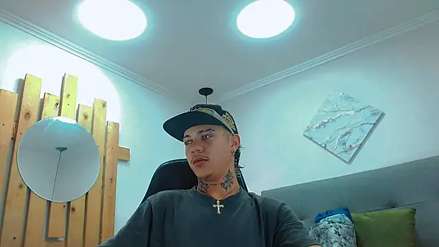 HannibalLester online show from March 14, 4:32 am