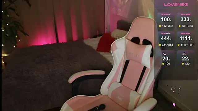 Snapshot of VasilisaRedHooot chatting on February 22, 5:13 pm VasilisaRedHooot online show from February 22, 5:13 pm